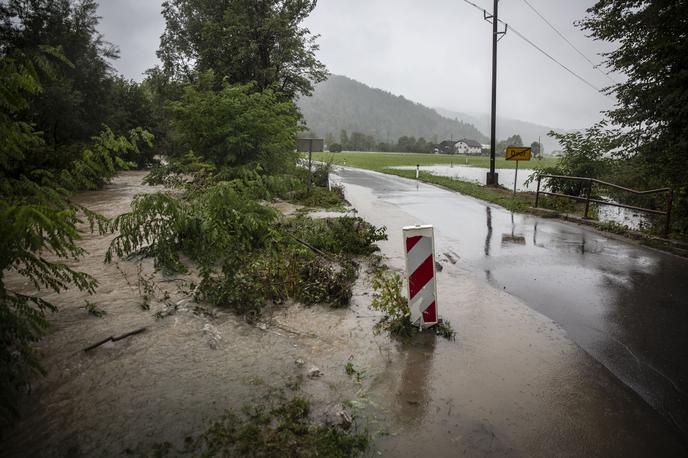 Visoka voda, poplave, dež, padavine. | Podrobnejša priporočila so dostopna na spletni strani Geološkega zavoda Slovenije.  | Foto Bojan Puhek