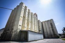 Žito silosi v ljubljanskem BTCju. silos žito