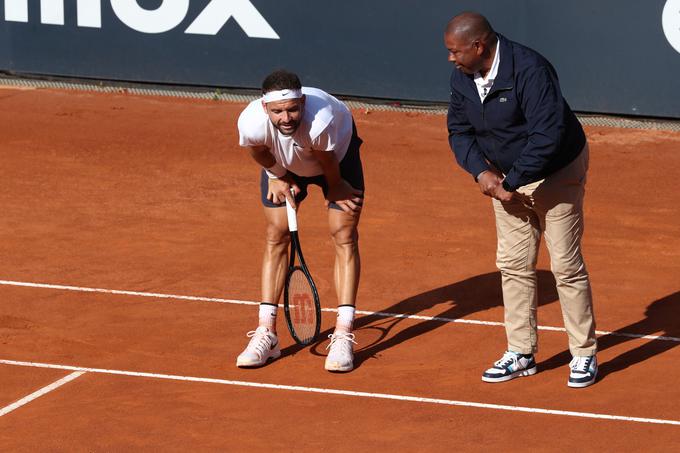 Tudi Grigor Dimitrov je imel težave s slabo pripravljenim igriščem. | Foto: Guliverimage/Vladimir Fedorenko