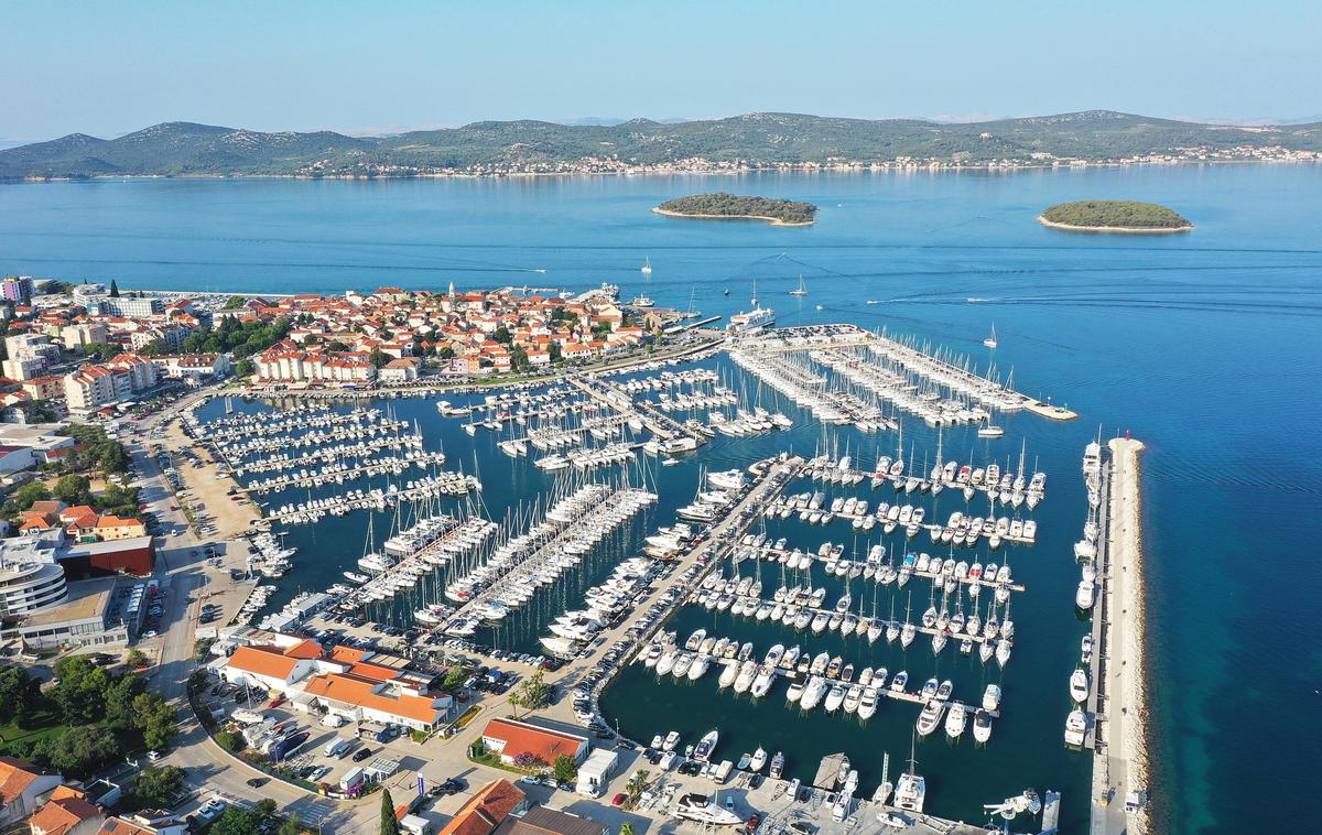 Marina Kornati, Biograd na Moru | Vseh sedem slovenskih državljanov so po navedbah policije odpeljali v zadrsko bolnišnico. | Foto TB Biograd na Moru