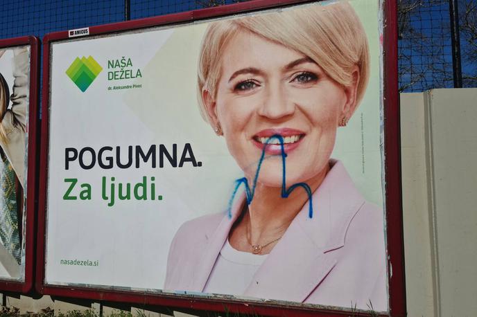 plakati | Vandali so uničevali tudi predvolilne plakate stranke Naša dežela. 