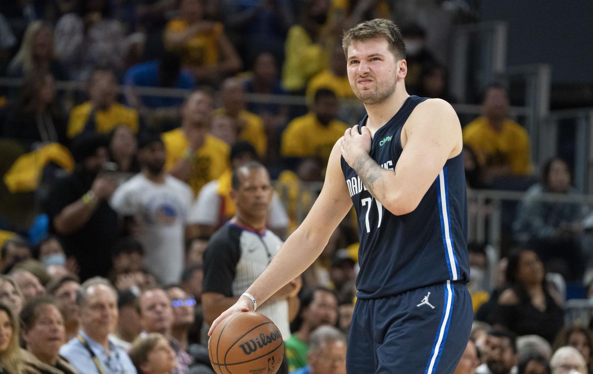 Golden State Dallas DOnčić Curry | Luka Dončić noč pred tekmo zaradi bolezni ni spal. Čuti tudi bolečine v rami. | Foto Reuters