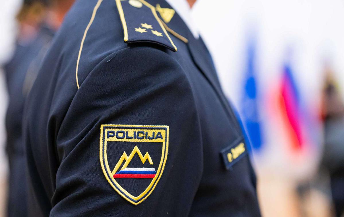 Policija | Z nadzorom so želeli preveriti in oceniti, ali policisti izvajajo policijske naloge ter zakonito in strokovno uporabljajo policijska pooblastila v predkazenskem postopku. | Foto STA