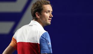 Rus trdno vodi, Bedene izgubil 26 mest