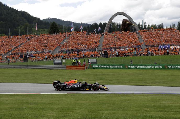 Red Bull Ring Max Verstappen | Max Verstappen je zmagal pred oranžno obarvanimi tribunami Red Bull Ringa. | Foto Reuters