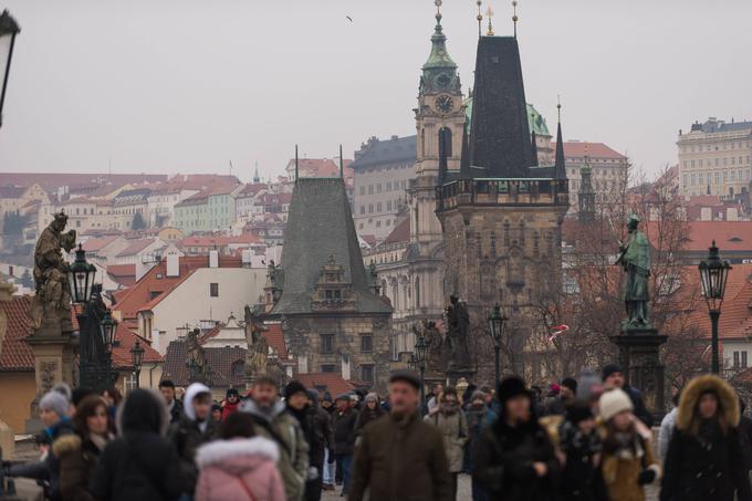 Med Poljaki, Lužiškimi Srbi in Kašubi ter Nemci je pri haploskupinah Y-kromosoma dokaj ostra genetska pregrada. Drugače je pri Čehih, ki se po genetskem izvoru po moški liniji ne ločijo tako ostro od Nemcev. Na fotografiji so prebivalci Prage.  | Foto: Guliverimage/Vladimir Fedorenko