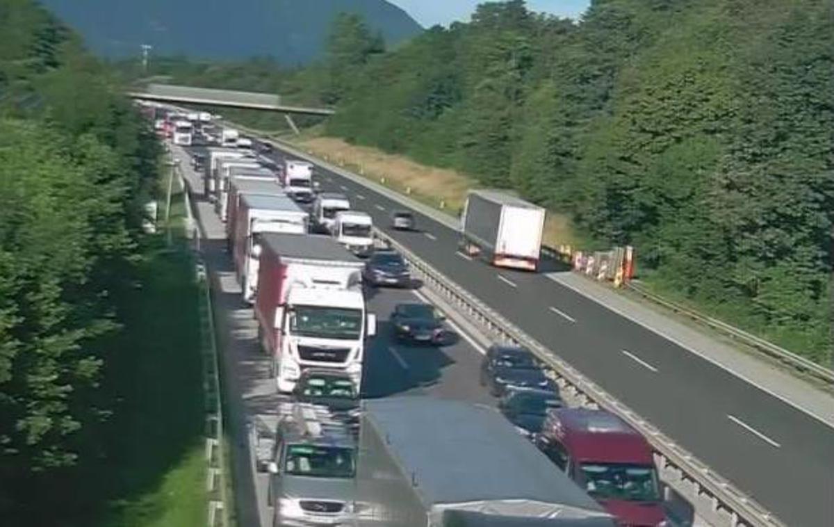 nesreča, štajerka, A1/E57, Maribor - Ljubljana, Vrhole, pogled proti Celju | Na štajerski avtocesti gori vozilo, sporočajo na promet.si.  | Foto DARS