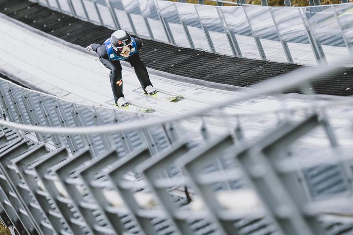 Frida Westman | Frida Westman je na uvodni postaji svetovnega pokala v Wisli skočila na zmagovalni oder, nato pa se je morala zaradi poškodbe kolena umakniti. Zdaj se vrača v svetovni pokal. | Foto Sportida