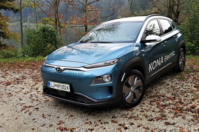 hyundai kona electric | Hyundai kona electric prihaja v Slovenijo z dvema različnima močema motorja in kapaciteto baterij in dosegom, ki lahko presega 400 kilometrov. Cene za električni crossover se bodo (brez subvencije) začele pri slabih 35 tisočakih. | Foto Gregor Pavšič