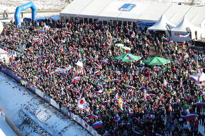 Na Ljubnem znova pričakujejo lepo število gledalcev. Ti bodo spremljali deset Slovenk, med katerimi je najizkušenejša 26-letna Ema Klinec. | Foto: www.alesfevzer.com