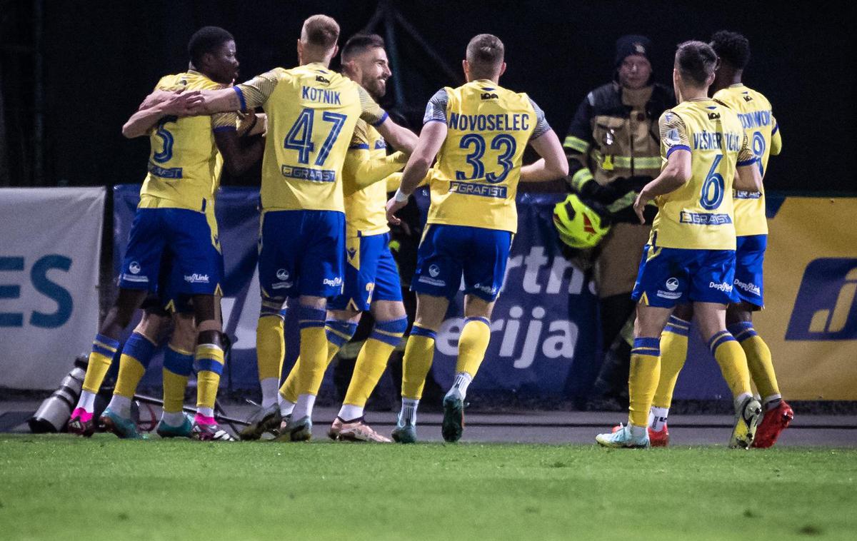 NŠ Mura FC Koper | Zadnjo tekmo 27. kroga sta odigrala Mura in Koper. Odločil jo je Maks Barišić. | Foto Blaž Weindorfer/Sportida