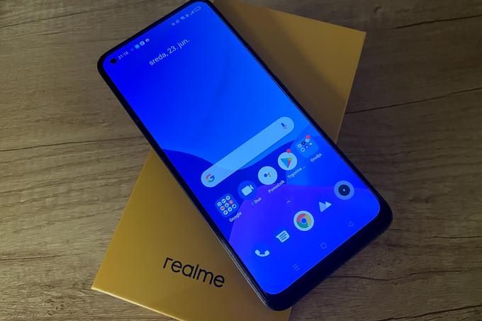 Na Siol.net boste lahko kmalu prebrali preizkus pametnih telefonov Realme 8 in Realme 8 Pro.  | Foto: Matic Tomšič