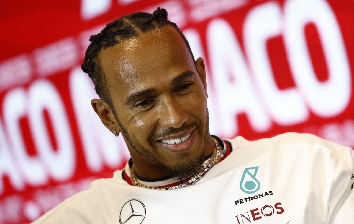 Monako Lewis Hamilton | Očitno so bili novinarji zdolgočaseni, da so si izmislili zgodbo o Ferrariju, pravi Hamilton. | Foto Reuters