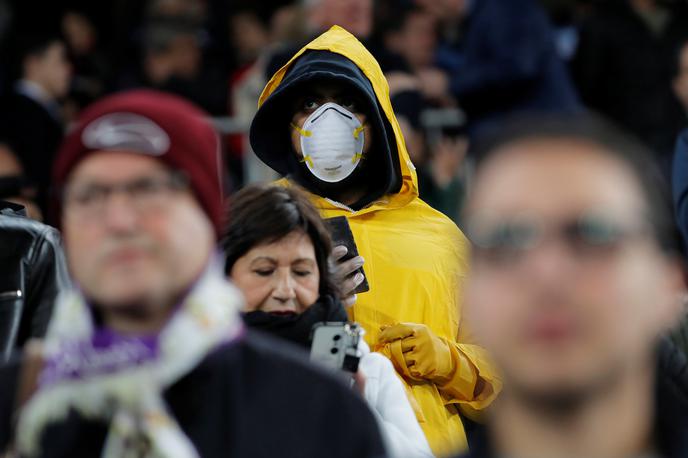 Santiago Bernabeu, navijač | Na Santiagu Bernabeu dolgo ne bo nogometnih tekem, zato so se pri Realu odločili sodelovati pri boju proti koronavirusu. | Foto Reuters