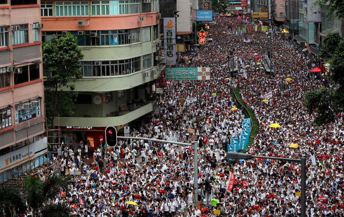 Protesti Kitajska | Po besedah organizatorjev gre za največji protest v Hongkongu po letu 1989. | Foto Reuters