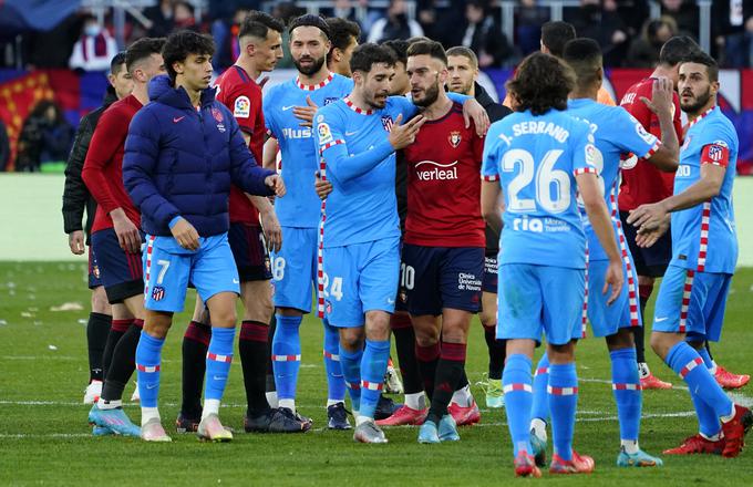 To bo prvi dvoboj Los Colchoneros in rdečih vragov po letu 1992, ko sta se kluba v Evropi udarila v osmini finala zdaj že pokojnega pokala pokalnih zmagovalcev. Takrat je bil uspešnejši Atletico, skupno je bil boljši s 4:1, trener Luis Aragones je spravil v slabo voljo slovitega kolega Alexa Fergusona. | Foto: Reuters