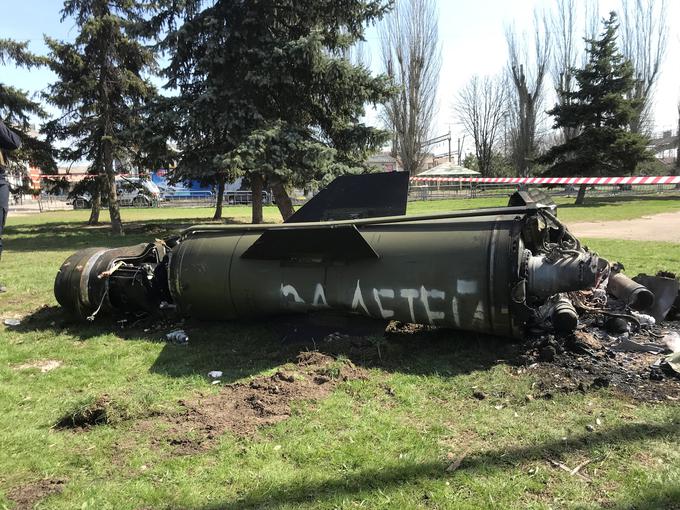 Napad na postajo naj bi izvedli s prepovedano kasetno bombo. | Foto: Reuters