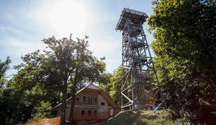 Vrhničani porušili dotrajano in zgradili novo planinsko kočo #foto