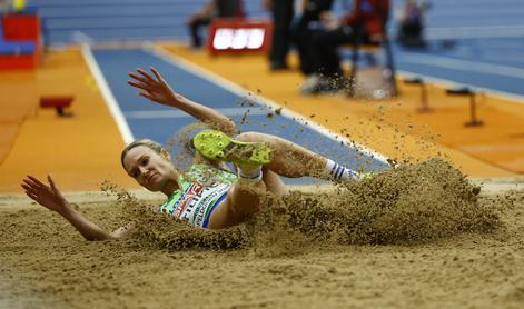 Neja Filipič in Tina Šutej gladko v finale