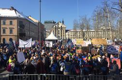 Sindikati javnega sektorja napovedali splošno stavko #video