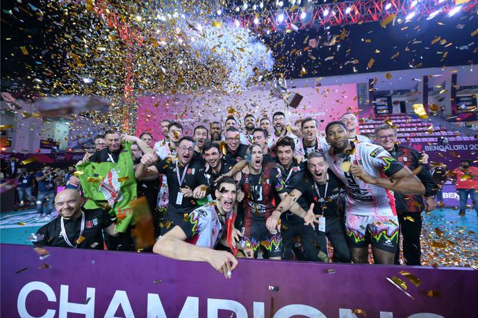 Gregor Ropret Perugia | Gregor Ropret se s soigralci Perugie veseli drugega zaporednega naslova svetovnega klubskega prvaka. | Foto VolleyballWorld