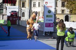 Ne boste verjeli: tekel je tudi dinozaver in ni šlo za stavo #video