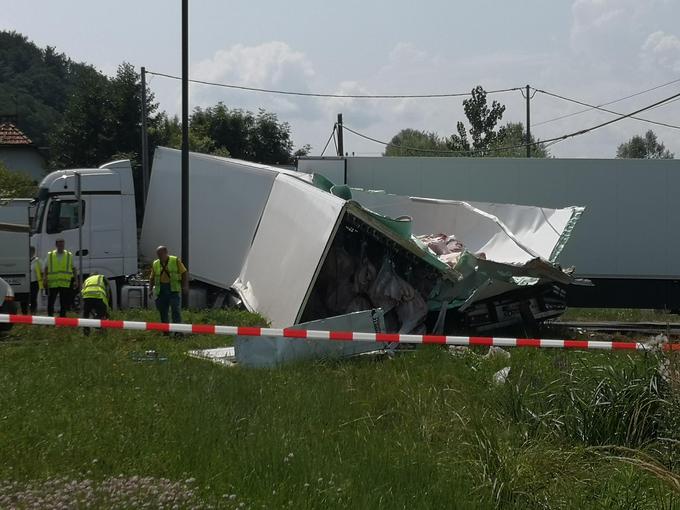 Trčenje potniškega vlaka s tovornjakom na Rudniku | Foto: Alex Veršnik