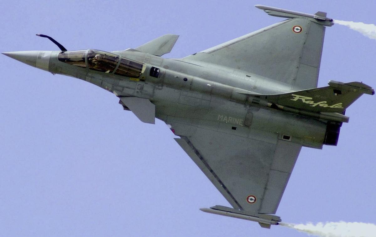 Bojna letala rafale | Hrvaška se oktobra lani ni pridružila pobudi Zaščita evropskega neba, ki jo je skupaj s 14 državami, tudi Slovenijo, podpisala Nemčija, kar so hrvaški mediji pripisali prav vojaškemu sodelovanju s Francijo. | Foto Guliverimage