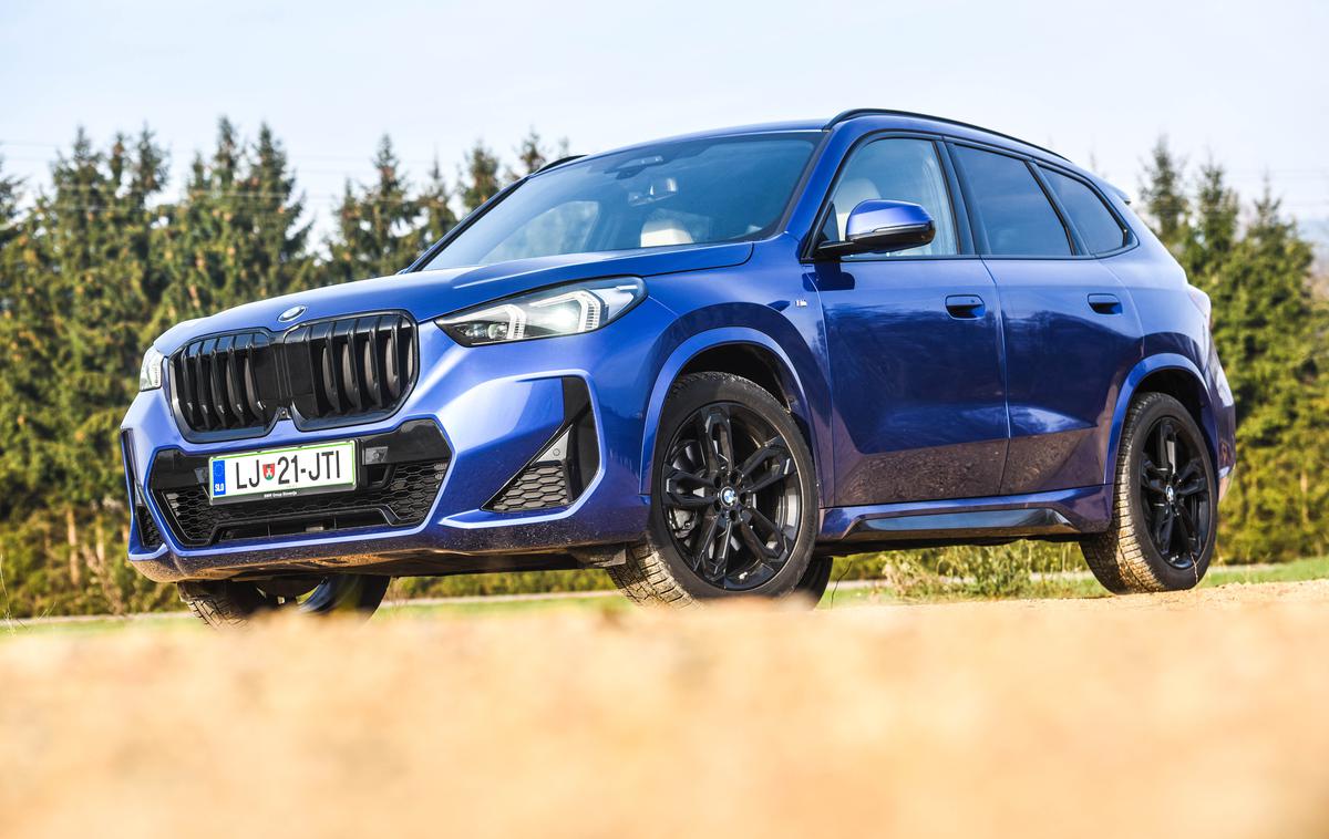 BMW X1 | BMW je s tretjo generacijo X1 popravil napake predhodnikov in z znanjem, ki ga je pridobil pri razvoju večjih modelov, spretno združil v ta zelo prepričljiv paket. | Foto Gašper Pirman