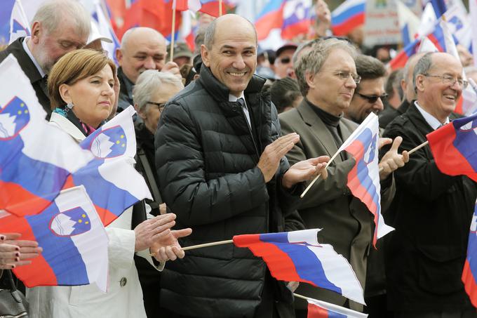 Analitika Miro Kline in Rok Čakš ocenjujeta, da sta se SDS in NSi v luči prihajajočih volitev in po umiku Ljudmile Novak z vrha NSi navzven nekoliko zbližali. | Foto: STA ,