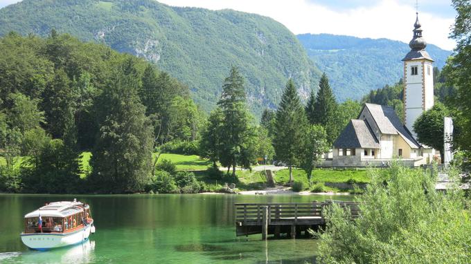 Na prireditvi izpostavljajo tudi avtohtone zanimivosti Bohinja, in sicer bohinjski sir, koruzo trdinko in kravo ciko. | Foto: Matic Prevc/STA