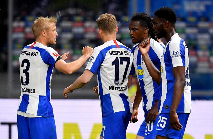 Berlinska Hertha je navdušila navijače še z drugo zmago, odkar se igrajo tekme bundeslige po prekinitvi zaradi koronavirusa. | Foto: Reuters