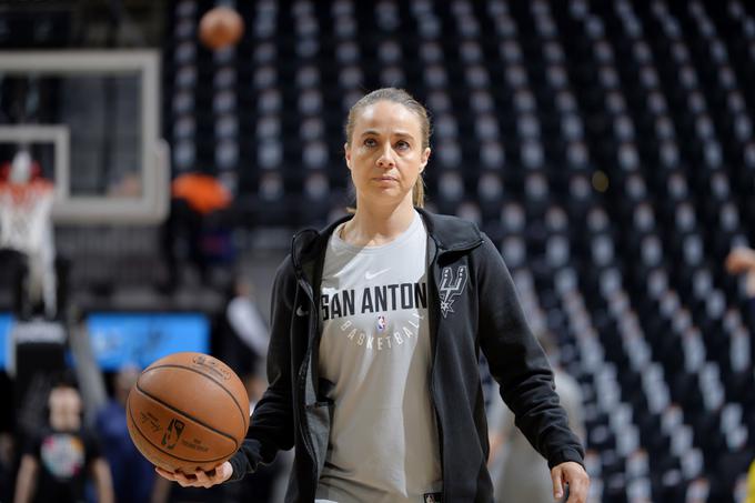 Becky Hammon je vodila ekipo San Antonia na eni tekmi, potem ko je bil glavni trener Gregg Popovich izključen. | Foto: Getty Images