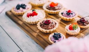 Ljubke in slastne: mini pite za najslajšo poletno zabavo #video #recept