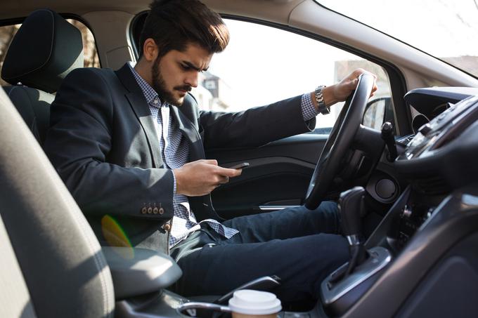 mobilnik vožnja promet | Foto: Getty Images