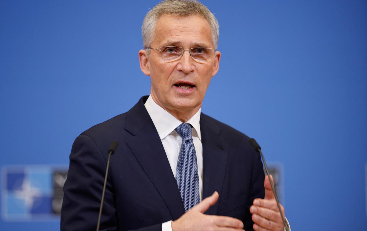 Stoltenberg | Hkrati je opozoril, da je od nedelje zaradi kibernetskih napadov še vedno moteno delovanje nekaterih spletnih strani Nata. Vendar to nikakor ne vpliva na poslovanje in delovanje zavezništva, je poudaril. | Foto Reuters