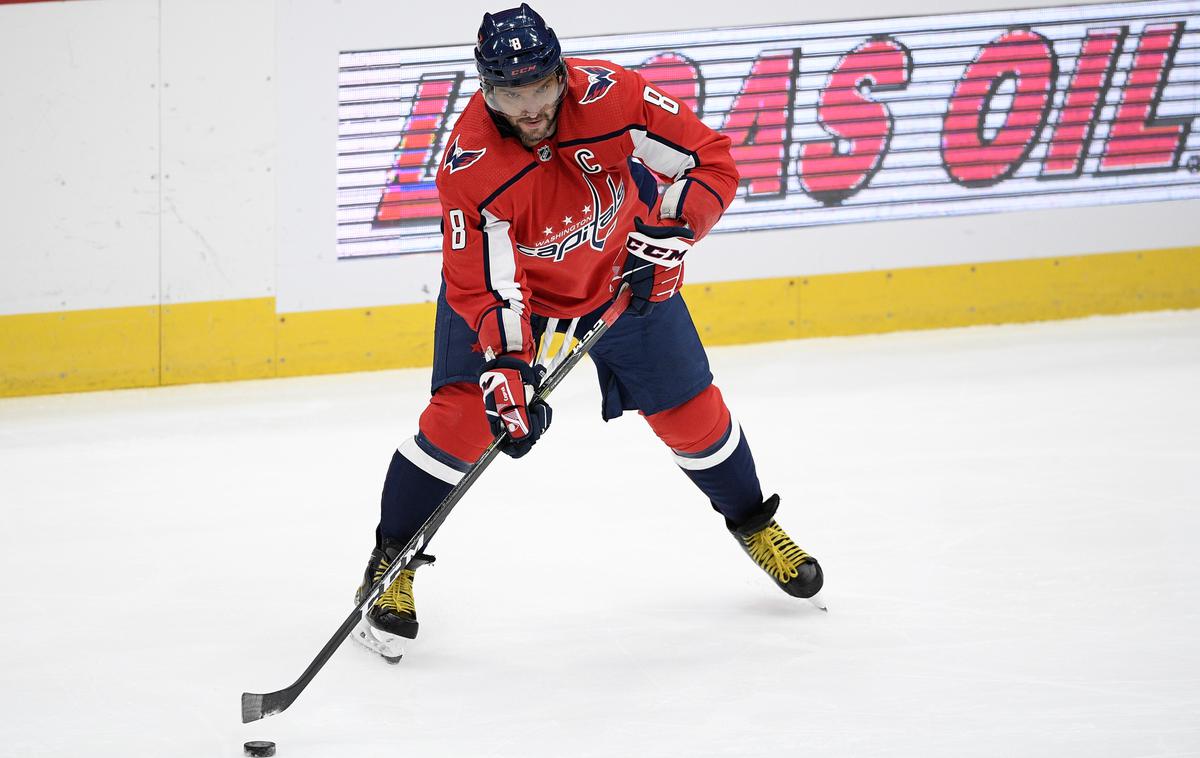 Alexander Ovechkin | Ruski zvezdnik Aleks Ovečkin, ki je zaigral na prvi tekmi po desetdnevni karanteni zaradi novega koronavirusa, je prispeval odločilni zadetek k zmagi Washingtona proti Boston Bruins po podaljšku (4:3). | Foto Guliverimage/Getty Images