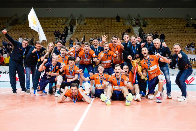 Mesec dni zatem, ko je prevzel ACH Volley, je z njim postal slovenski prvak. To lovoriko je osvojil tudi kot odbojkar, v dresu Vileda Maribor in Fužinarja. | Foto: Aleš Fevžer