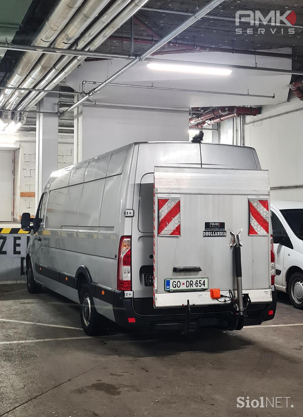 Renault Master s hidravlično nakladalno ploščadjo