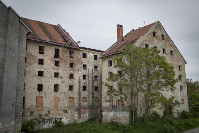 Cukrarna je primer zgodnje industrijske arhitekturne dediščine pri nas, v kateri se je v prejšnjem stoletju pisala tudi literarna zgodovina. Bila je zbirališče predstavnikov moderne, tako je tja zahajal tudi Ivan Cankar. | Foto: 