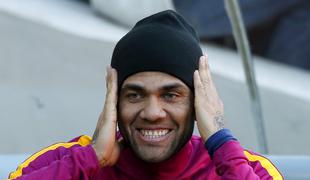 Uradno: Dani Alves po osmih letih zapušča Barcelono