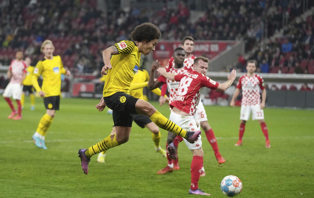 Axel Witsel, Borussia Dortmund | Axel Witzel je bil strelec edinega gola v Mainzu, s katerim so se Dortmundčani približali Bayernu na štiri točke zaostanka. | Foto Guliverimage