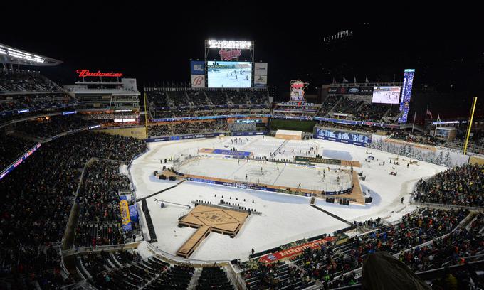 V tej sezoni bo klasika na sporedu 2. januarja, akterja bosta Boston in Pittsburgh, prizorišče pa stadion Fenway Park, dom baseballske ekipe Boston Red Sox, ki sprejme 37.000 gledalcev. | Foto: Guliverimage/Vladimir Fedorenko