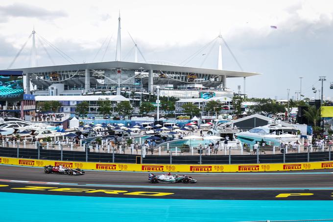 Dirkališče so speljali okrog stadiona Hard Rock in zgradili tudi lažno marino za jahte. | Foto: AP / Guliverimage