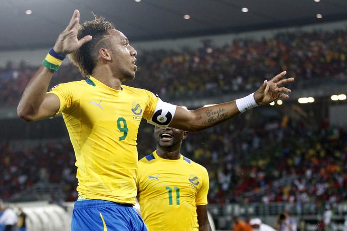 Pierre Emerick Aubameyang Gabon | Rodil se je v Franciji, a ima kar tri potne liste (španskega, francoskega in gabonskega), nastopa pa za izbrano vrsto Gabona. Državni dres je oblekel 72-krat, med strelce pa se je vpisal kar 30-krat. Letos ni imel sreče z afriškim prvenstvom. Uvodni dve tekmi je izpustil zaradi okužbe s koronavirusom in nato zapustil prizorišče. | Foto Reuters