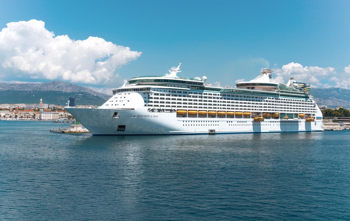 Royal Caribbean Explorer Of The Seas, križarka | Mladi Britanec je ponoči padel z ladje za križarjenje. | Foto Shutterstock