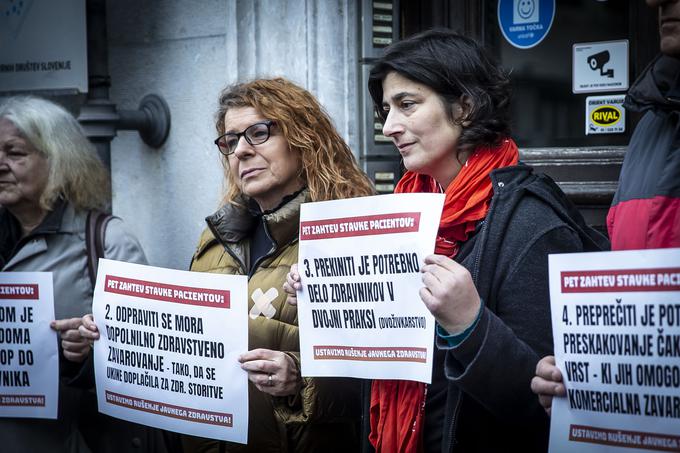 Iniciativa Glas ljudstva v zadnjem času daje poudarek zlasti ohranitvi javnega zdravstva. Na fotografiji je protest pred ministrstvom za zdravstvo. | Foto: Ana Kovač