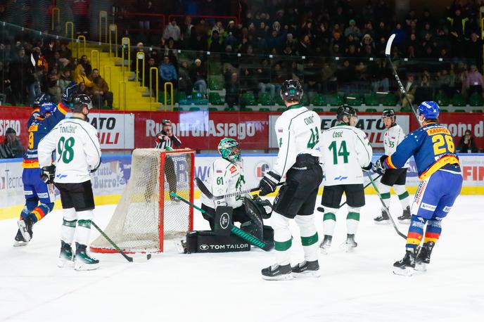 Asiago : Hk Olimpija | Olimpija je na nedeljsko gostovanje k Asiagu prišla skorajda z belimi zastavami v rokah. Glavni trener Antti Karhula pravi, da je kaj takega nedopustno, in upa, da se moštvo zvečer v Gradcu predstavi v drugačni luči. | Foto Serena Fantini / Asiago Hockey