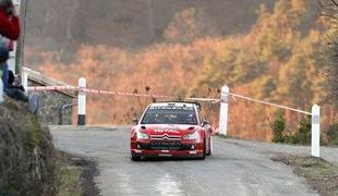 Loeb trdno v vodstvu