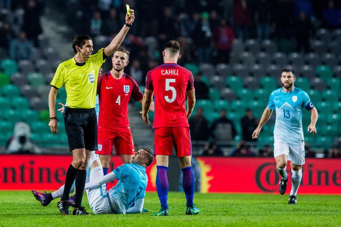 Gary Cahill je po prekršku nad Kranjčanom v Stožicah prejel rumeni karton. | Foto: Grega Valančič/Sportida